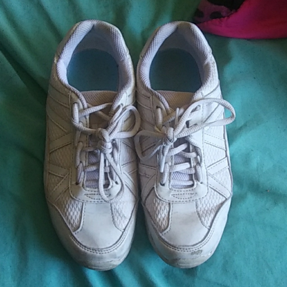 Cheer shoes